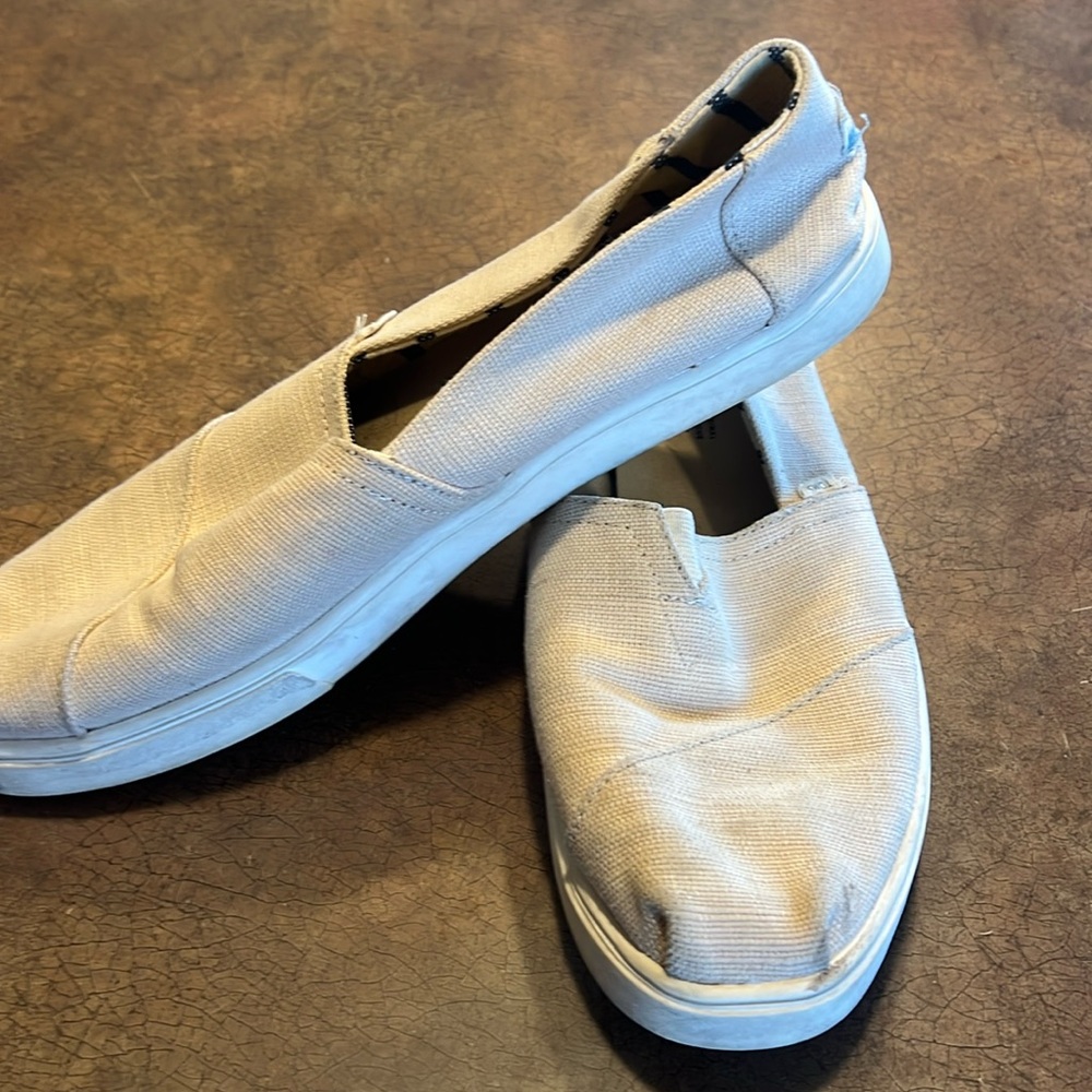 Toms women’s shoes size 11
